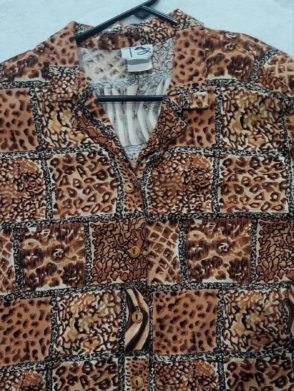 6 for $10 M&M Womens Short Sleeve Animal Print Shirt - Brown - Picture 6 of 8
